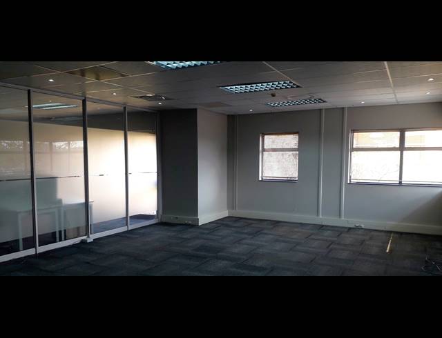 28M² CO-WORKING SPACE TO LET IN DIE HOEWES